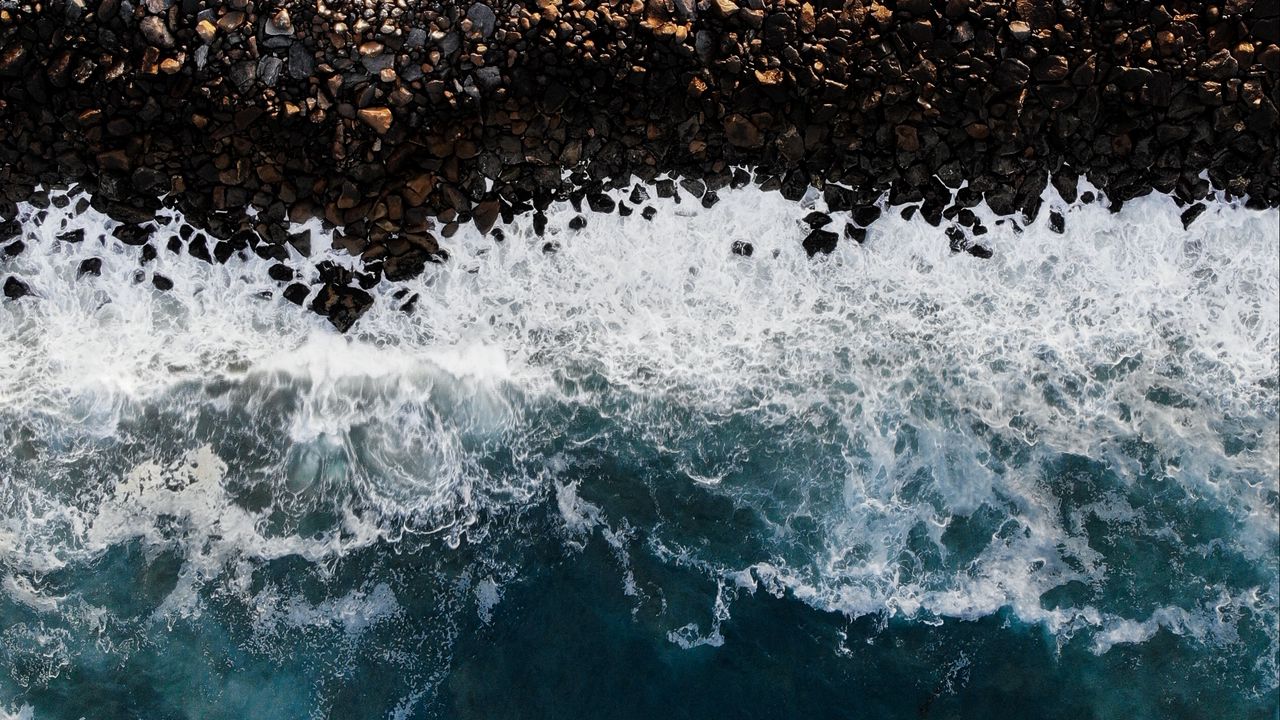Wallpaper waves, foam, stones, pebbles