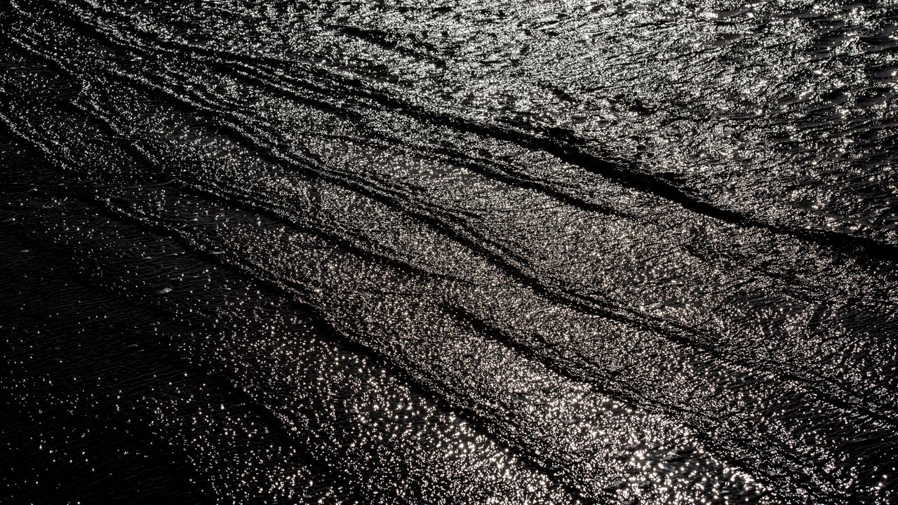 Wallpaper waves, glare, bw, sea