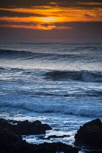 Preview wallpaper waves, rocks, horizon, sun