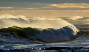 Preview wallpaper waves, sea, spray, sky