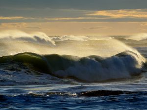 Preview wallpaper waves, sea, spray, sky