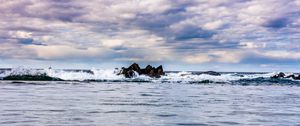 Preview wallpaper waves, spray, rocks, horizon