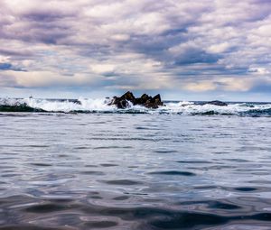 Preview wallpaper waves, spray, rocks, horizon