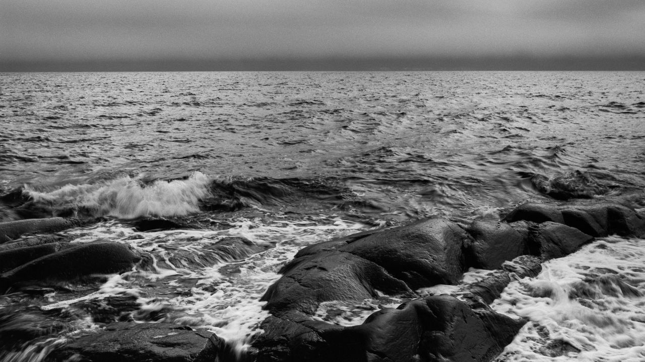 Wallpaper waves, stones, sea, black and white, nature, horizon
