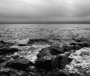 Preview wallpaper waves, stones, sea, black and white, nature, horizon