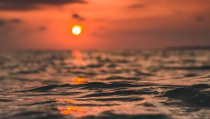 Preview wallpaper waves, sun, sunset, water, surface