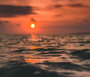 Preview wallpaper waves, sun, sunset, water, surface