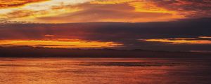 Preview wallpaper waves, sunset, horizon, water