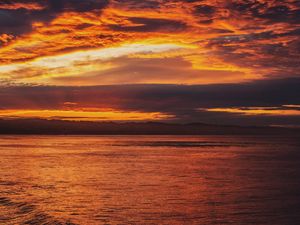 Preview wallpaper waves, sunset, horizon, water