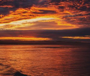 Preview wallpaper waves, sunset, horizon, water