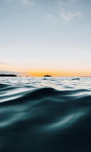Preview wallpaper waves, water, ship, horizon