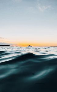 Preview wallpaper waves, water, ship, horizon