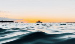 Preview wallpaper waves, water, ship, horizon