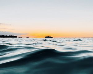 Preview wallpaper waves, water, ship, horizon