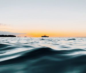 Preview wallpaper waves, water, ship, horizon