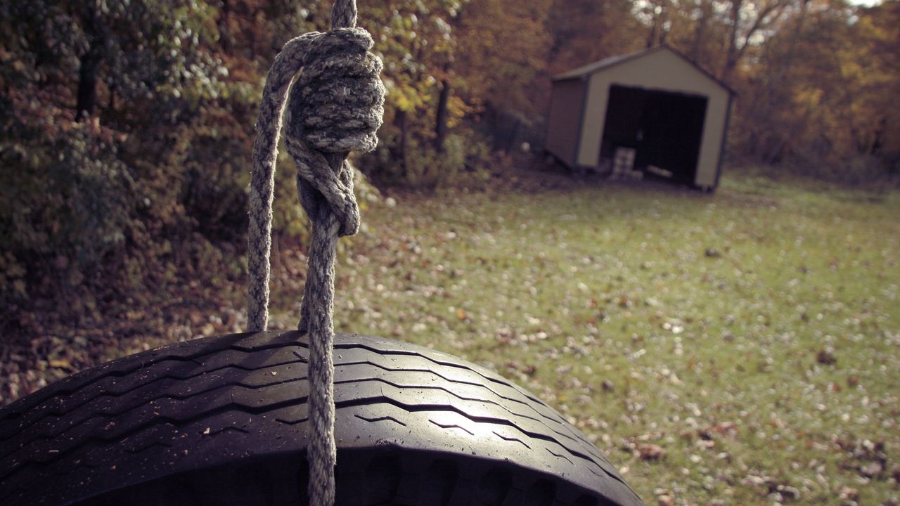 Wallpaper wheel, rope, swing, yard, garage