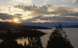 Preview wallpaper wild horse island, flathead lake, montana, sun, decline, evening, trees, horizon