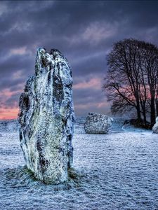 Preview wallpaper wiltshire, uk, field, snow, stones