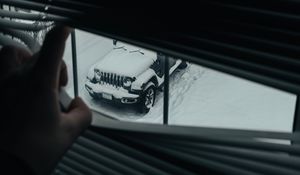 Preview wallpaper window, blinds, car, suv, snow