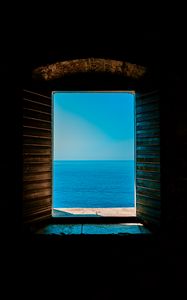 Preview wallpaper window, building, sea, horizon, sky