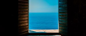 Preview wallpaper window, building, sea, horizon, sky
