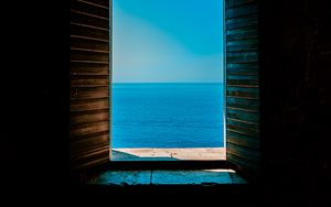 Preview wallpaper window, building, sea, horizon, sky