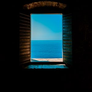 Preview wallpaper window, building, sea, horizon, sky