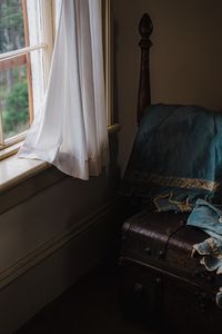 Preview wallpaper window, chest, interior, vintage