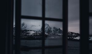 Preview wallpaper window, mountains, snowy, dark