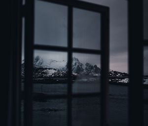 Preview wallpaper window, mountains, snowy, dark