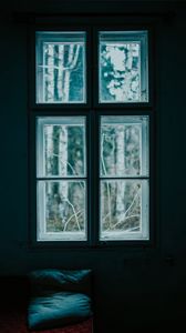 Preview wallpaper window, pillow, dark