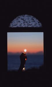 Preview wallpaper window, star, hand, night