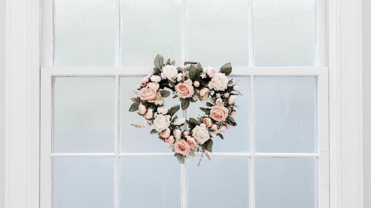 Wallpaper window, wreath, heart, minimalism