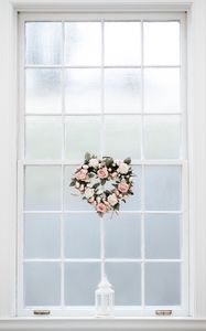 Preview wallpaper window, wreath, heart, minimalism