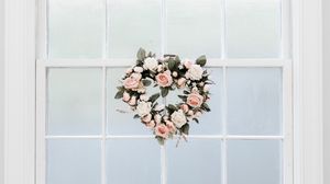 Preview wallpaper window, wreath, heart, minimalism