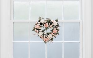 Preview wallpaper window, wreath, heart, minimalism