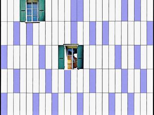 Preview wallpaper windows, facade, stripes