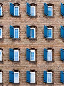 Preview wallpaper windows, shutters, bricks, building