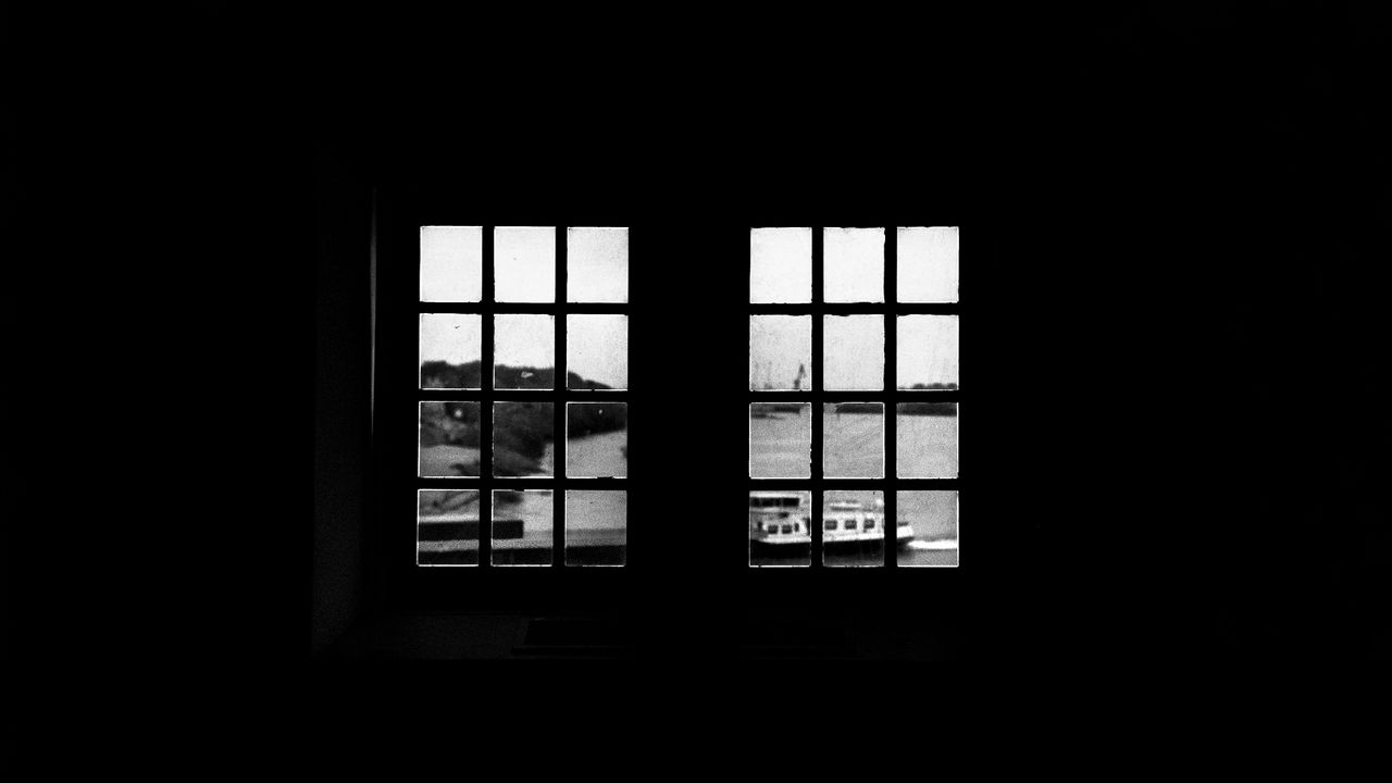 Wallpaper windows, view, black and white