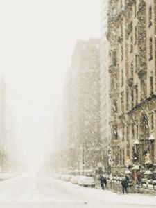 Preview wallpaper winter, snow, city, street, metropolis, traffic light