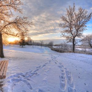 Preview wallpaper winter, snow, dawn, footprints, bench