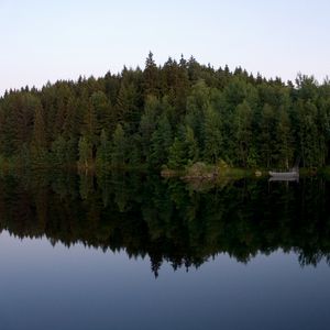 Preview wallpaper wood, coast, lake, reflection, triangle, lodge