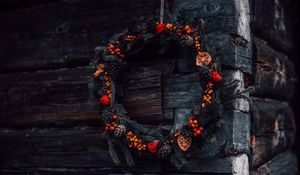 Preview wallpaper wreath, branches, cones, berries, decoration