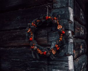 Preview wallpaper wreath, branches, cones, berries, decoration