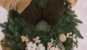 Preview wallpaper wreath, christmas, new year, hands, girl, winter