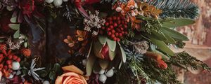 Preview wallpaper wreath, flowers, branches, berries, decoration