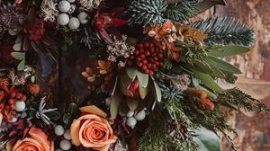 Preview wallpaper wreath, flowers, branches, berries, decoration