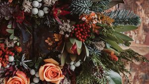 Preview wallpaper wreath, flowers, branches, berries, decoration