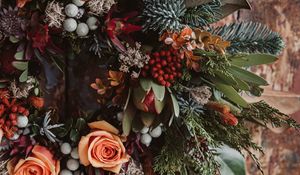 Preview wallpaper wreath, flowers, branches, berries, decoration