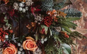 Preview wallpaper wreath, flowers, branches, berries, decoration